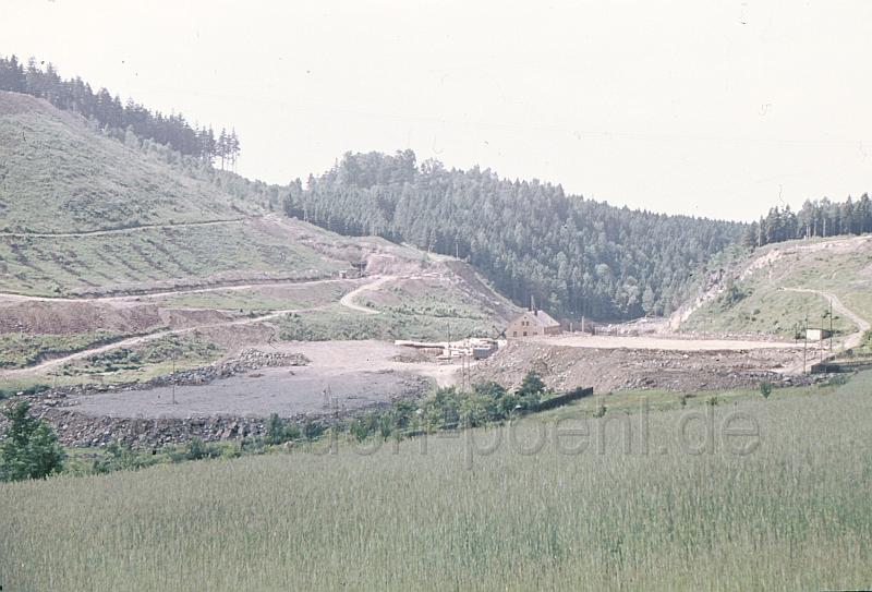 001 (81).jpg - Vorbereitungen zum Bau der Sperrmauer, noch stehen Reste vom Pöhler Hammer